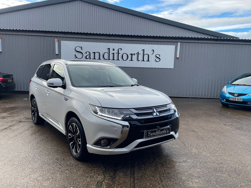 Mitsubishi Outlander 2.0h 12kWh GX4hs SUV 5dr Petrol Plug-in Hybrid CVT 4WD Euro 6 (s/s) (200 ps) 5dr Automatic 2026