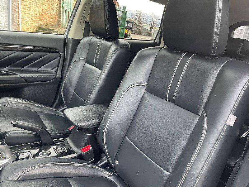 Mitsubishi Outlander 2.0h 12kWh GX4hs SUV 5dr Petrol Plug-in Hybrid CVT 4WD Euro 6 (s/s) (200 ps) 5dr Automatic 2026