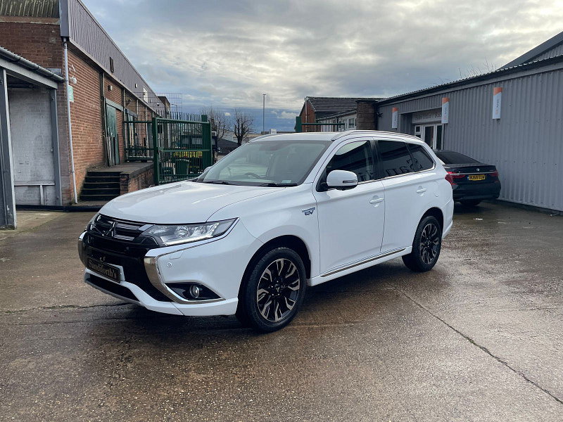 Mitsubishi Outlander 2.0h 12kWh GX4hs SUV 5dr Petrol Plug-in Hybrid CVT 4WD Euro 6 (s/s) (200 ps) 5dr Automatic 2026