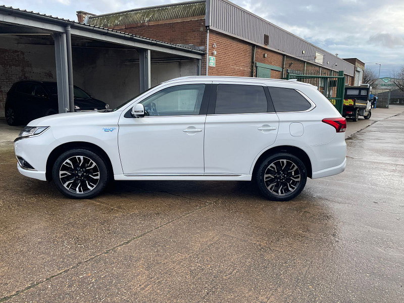 Mitsubishi Outlander 2.0h 12kWh GX4hs SUV 5dr Petrol Plug-in Hybrid CVT 4WD Euro 6 (s/s) (200 ps) 5dr Automatic 2026