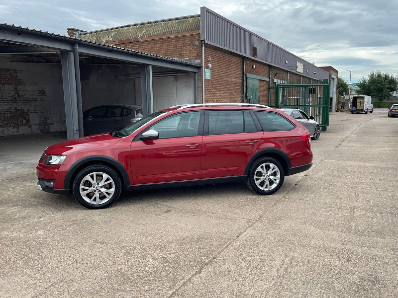 Skoda Octavia 2.0 TDI Scout Estate 5dr Diesel DSG 4WD Euro 6 (s/s) (184 ps) 5dr Automatic 2026