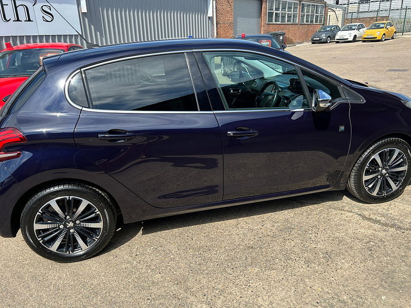 Peugeot 208 1.2 PureTech Tech Edition Hatchback 5dr Petrol EAT Euro 6 (s/s) (110 ps) 5dr Automatic 2026