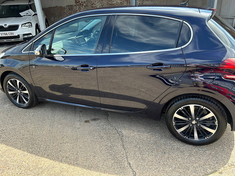 Peugeot 208 1.2 PureTech Tech Edition Hatchback 5dr Petrol EAT Euro 6 (s/s) (110 ps) 5dr Automatic 2026