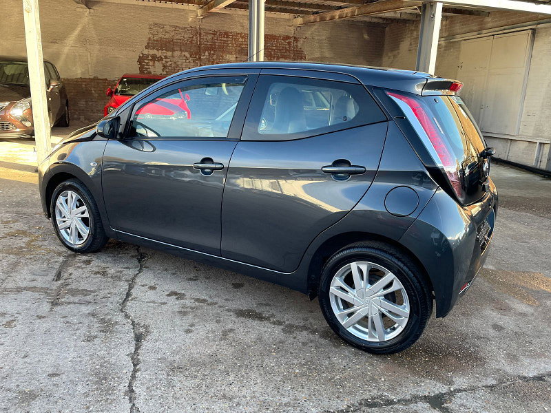 Toyota Aygo 1.0 VVT-i x-pression x-wave 5dr Petrol Manual Euro 5 Euro 5 (68 ps) 5dr Manual 2026