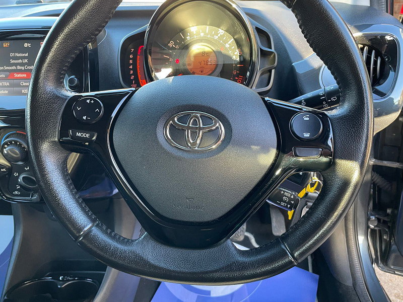 Toyota Aygo 1.0 VVT-i x-pression x-wave 5dr Petrol Manual Euro 5 Euro 5 (68 ps) 5dr Manual 2026