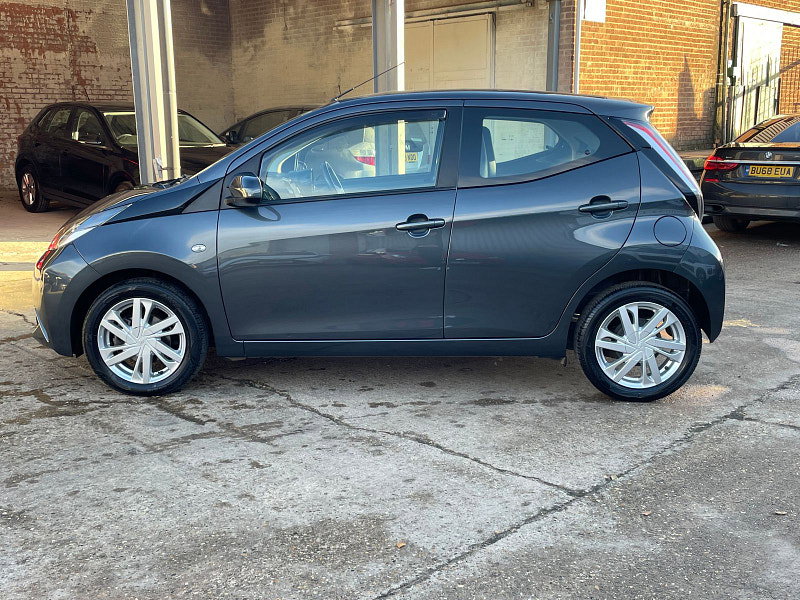 Toyota Aygo 1.0 VVT-i x-pression x-wave 5dr Petrol Manual Euro 5 Euro 5 (68 ps) 5dr Manual 2026