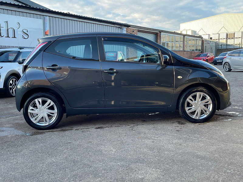 Toyota Aygo 1.0 VVT-i x-pression x-wave 5dr Petrol Manual Euro 5 Euro 5 (68 ps) 5dr Manual 2026