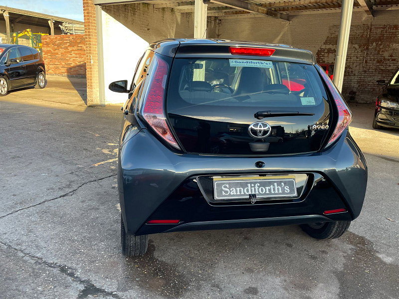 Toyota Aygo 1.0 VVT-i x-pression x-wave 5dr Petrol Manual Euro 5 Euro 5 (68 ps) 5dr Manual 2026