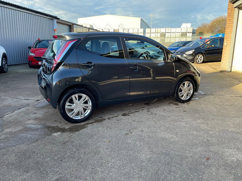Toyota Aygo 1.0 VVT-i x-pression x-wave 5dr Petrol Manual Euro 5 Euro 5 (68 ps) 5dr Manual 2026