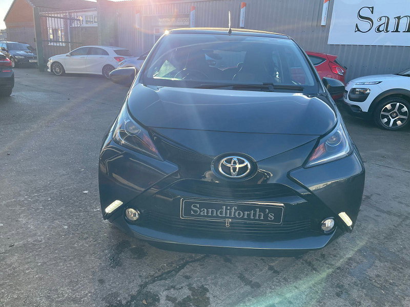 Toyota Aygo 1.0 VVT-i x-pression x-wave 5dr Petrol Manual Euro 5 Euro 5 (68 ps) 5dr Manual 2026
