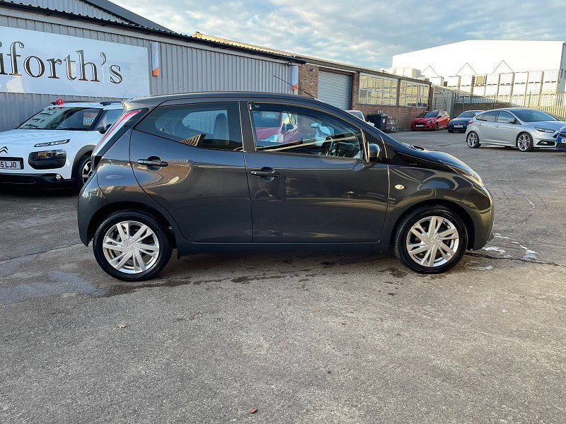 Toyota Aygo 1.0 VVT-i x-pression x-wave 5dr Petrol Manual Euro 5 Euro 5 (68 ps) 5dr Manual 2026