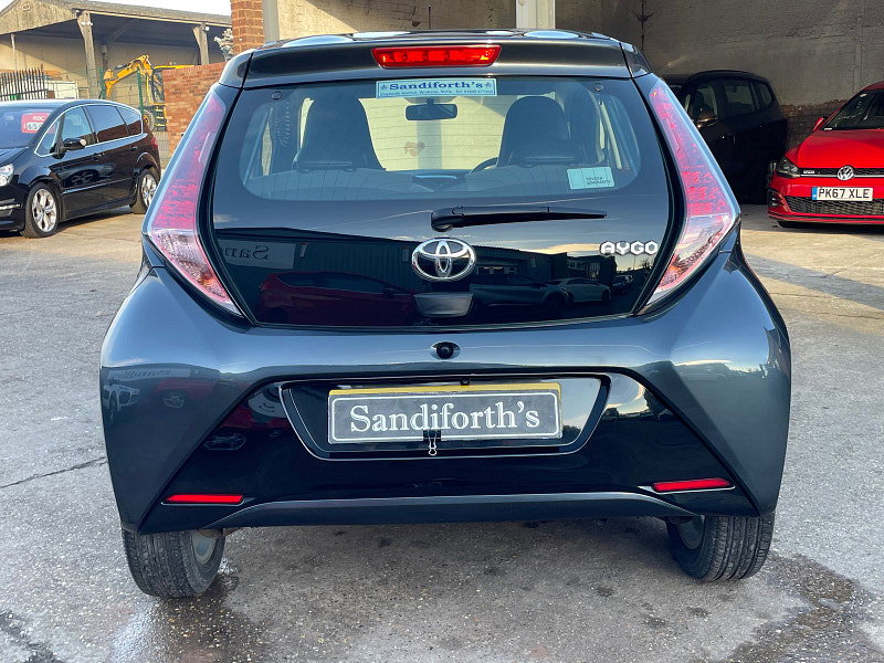 Toyota Aygo 1.0 VVT-i x-pression x-wave 5dr Petrol Manual Euro 5 Euro 5 (68 ps) 5dr Manual 2026