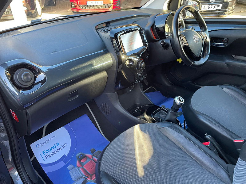 Toyota Aygo 1.0 VVT-i x-pression x-wave 5dr Petrol Manual Euro 5 Euro 5 (68 ps) 5dr Manual 2026