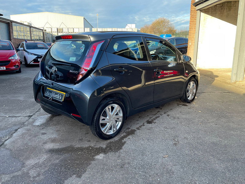 Toyota Aygo 1.0 VVT-i x-pression x-wave 5dr Petrol Manual Euro 5 Euro 5 (68 ps) 5dr Manual 2026