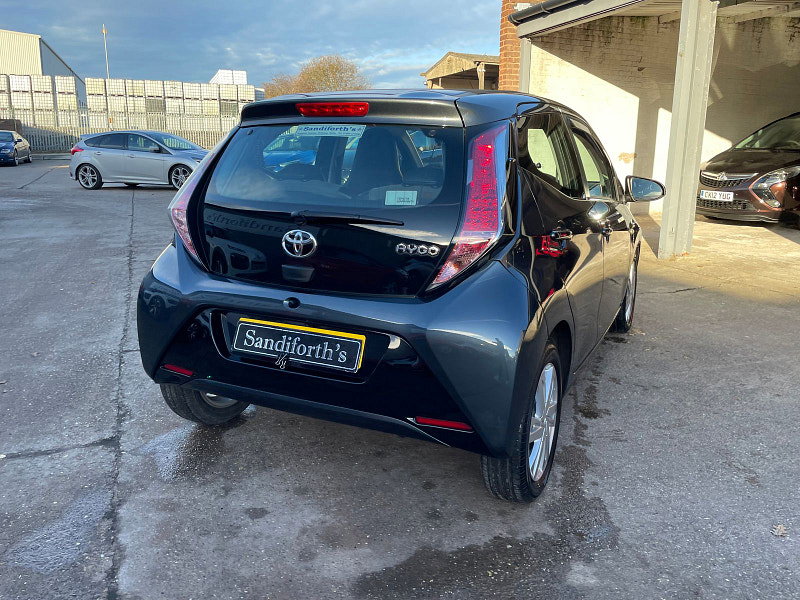 Toyota Aygo 1.0 VVT-i x-pression x-wave 5dr Petrol Manual Euro 5 Euro 5 (68 ps) 5dr Manual 2026