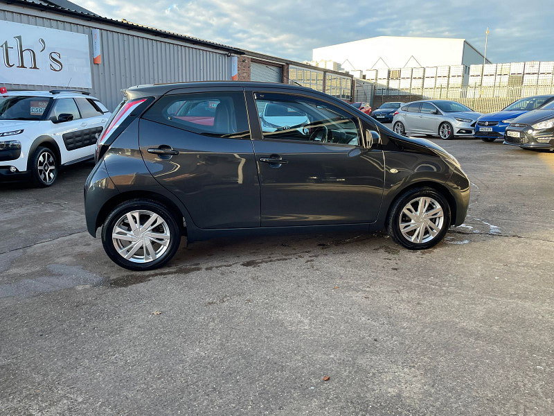 Toyota Aygo 1.0 VVT-i x-pression x-wave 5dr Petrol Manual Euro 5 Euro 5 (68 ps) 5dr Manual 2026