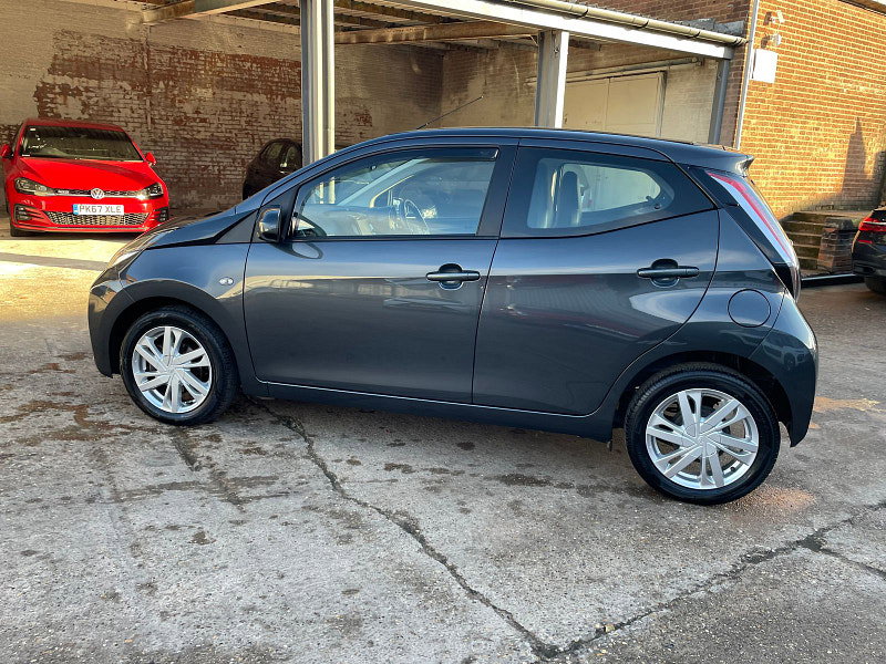 Toyota Aygo 1.0 VVT-i x-pression x-wave 5dr Petrol Manual Euro 5 Euro 5 (68 ps) 5dr Manual 2026