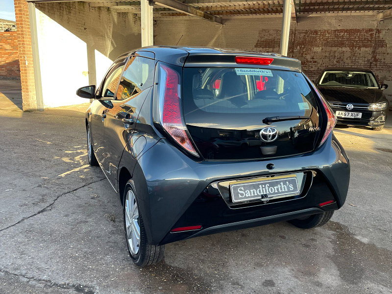 Toyota Aygo 1.0 VVT-i x-pression x-wave 5dr Petrol Manual Euro 5 Euro 5 (68 ps) 5dr Manual 2026
