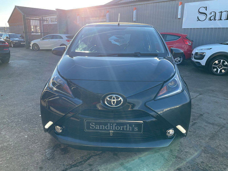 Toyota Aygo 1.0 VVT-i x-pression x-wave 5dr Petrol Manual Euro 5 Euro 5 (68 ps) 5dr Manual 2026