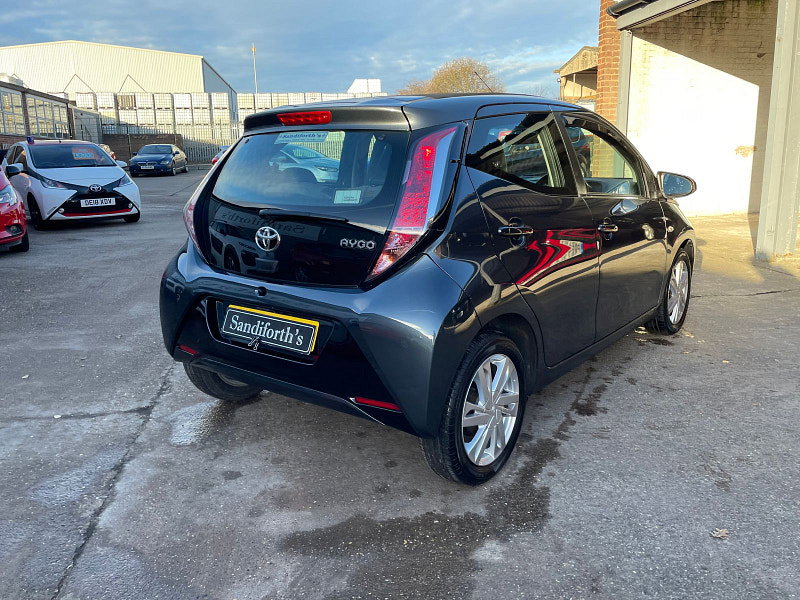 Toyota Aygo 1.0 VVT-i x-pression x-wave 5dr Petrol Manual Euro 5 Euro 5 (68 ps) 5dr Manual 2026