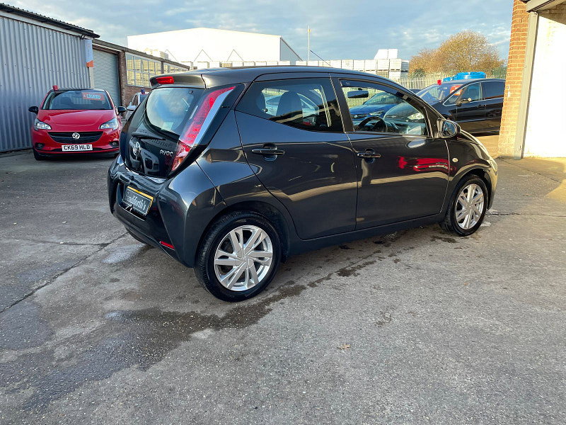Toyota Aygo 1.0 VVT-i x-pression x-wave 5dr Petrol Manual Euro 5 Euro 5 (68 ps) 5dr Manual 2026