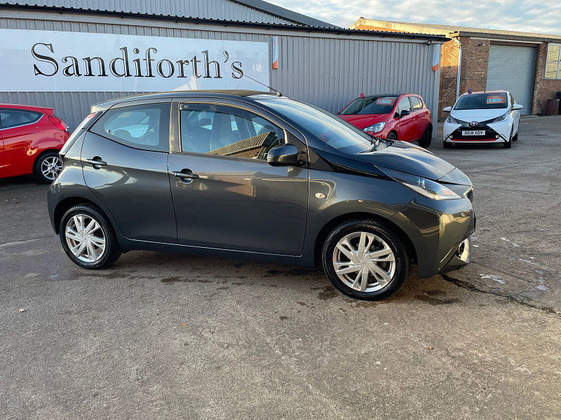 Toyota Aygo 1.0 VVT-i x-pression x-wave 5dr Petrol Manual Euro 5 Euro 5 (68 ps) 5dr Manual 2026