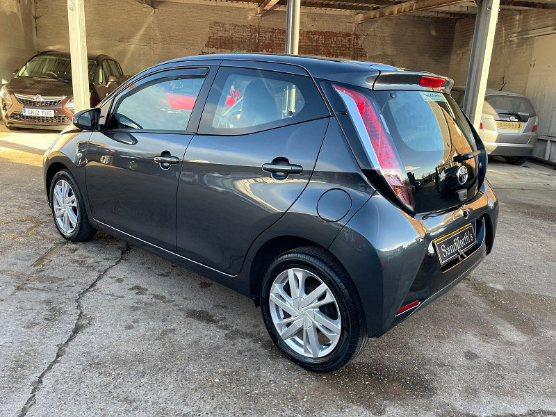 Toyota Aygo 1.0 VVT-i x-pression x-wave 5dr Petrol Manual Euro 5 Euro 5 (68 ps) 5dr Manual 2026