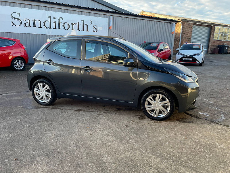 Toyota Aygo 1.0 VVT-i x-pression x-wave 5dr Petrol Manual Euro 5 Euro 5 (68 ps) 5dr Manual 2026
