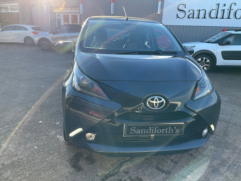 Toyota Aygo 1.0 VVT-i x-pression x-wave 5dr Petrol Manual Euro 5 Euro 5 (68 ps) 5dr Manual 2026