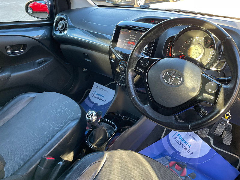 Toyota Aygo 1.0 VVT-i x-pression x-wave 5dr Petrol Manual Euro 5 Euro 5 (68 ps) 5dr Manual 2026