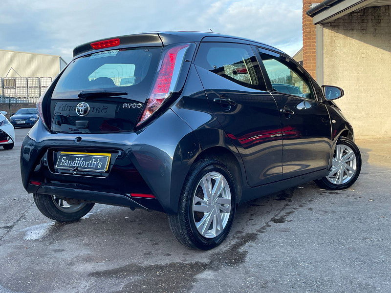 Toyota Aygo 1.0 VVT-i x-pression x-wave 5dr Petrol Manual Euro 5 Euro 5 (68 ps) 5dr Manual 2026