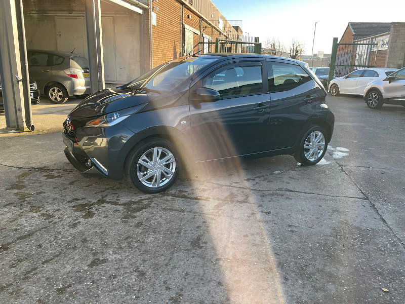 Toyota Aygo 1.0 VVT-i x-pression x-wave 5dr Petrol Manual Euro 5 Euro 5 (68 ps) 5dr Manual 2026