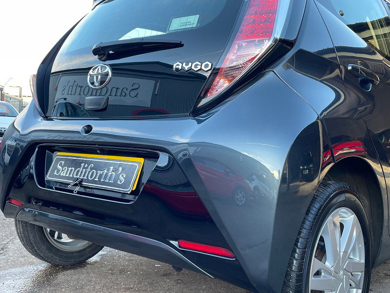 Toyota Aygo 1.0 VVT-i x-pression x-wave 5dr Petrol Manual Euro 5 Euro 5 (68 ps) 5dr Manual 2026