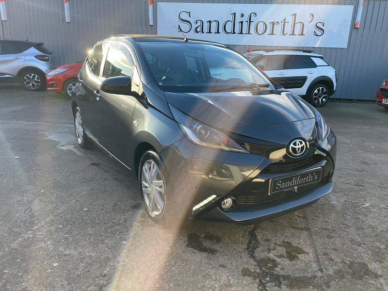 Toyota Aygo 1.0 VVT-i x-pression x-wave 5dr Petrol Manual Euro 5 Euro 5 (68 ps) 5dr Manual 2026