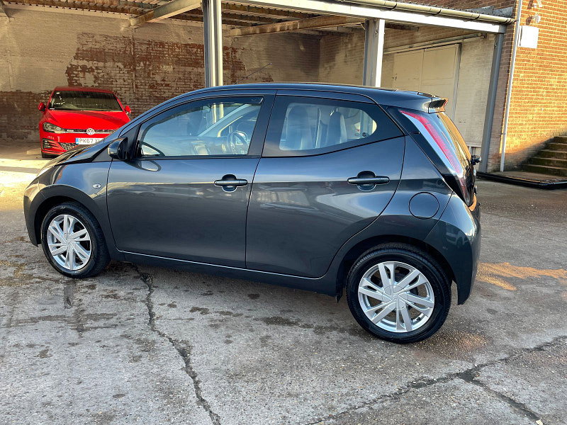 Toyota Aygo 1.0 VVT-i x-pression x-wave 5dr Petrol Manual Euro 5 Euro 5 (68 ps) 5dr Manual 2026