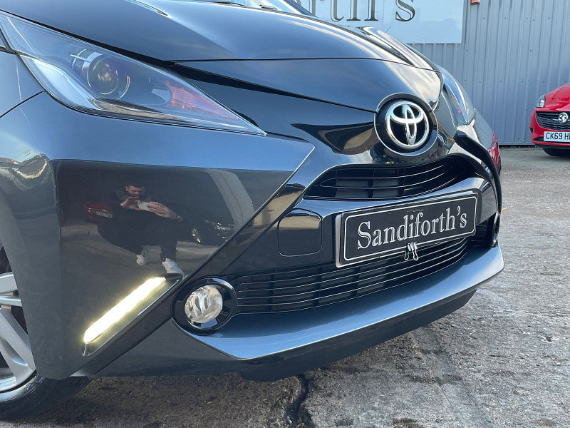 Toyota Aygo 1.0 VVT-i x-pression x-wave 5dr Petrol Manual Euro 5 Euro 5 (68 ps) 5dr Manual 2026