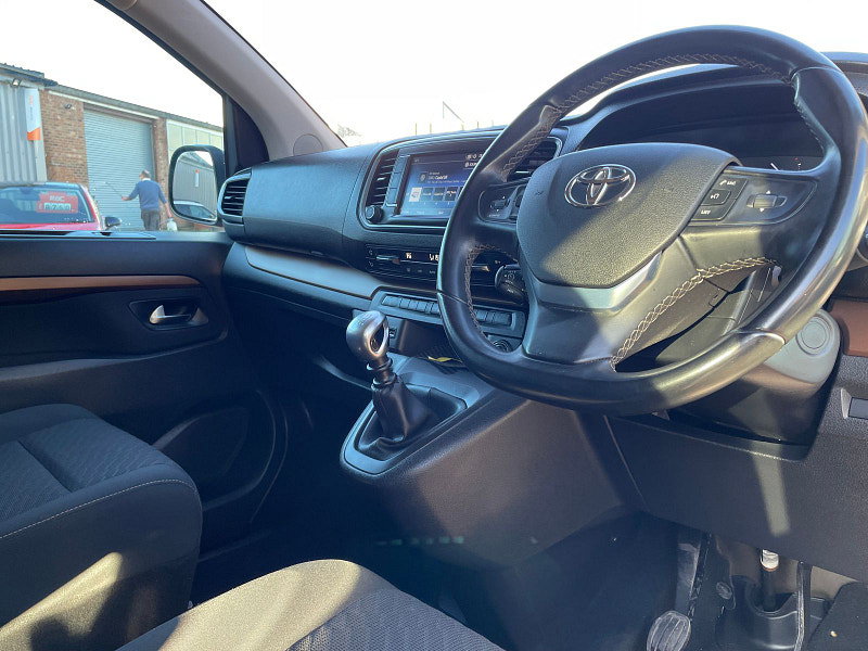 Toyota PROACE Verso 2.0D Family Medium MPV 5dr Diesel Manual MWB Euro 6 (s/s) (8 Seat) (150 ps) 5dr Manual 2026