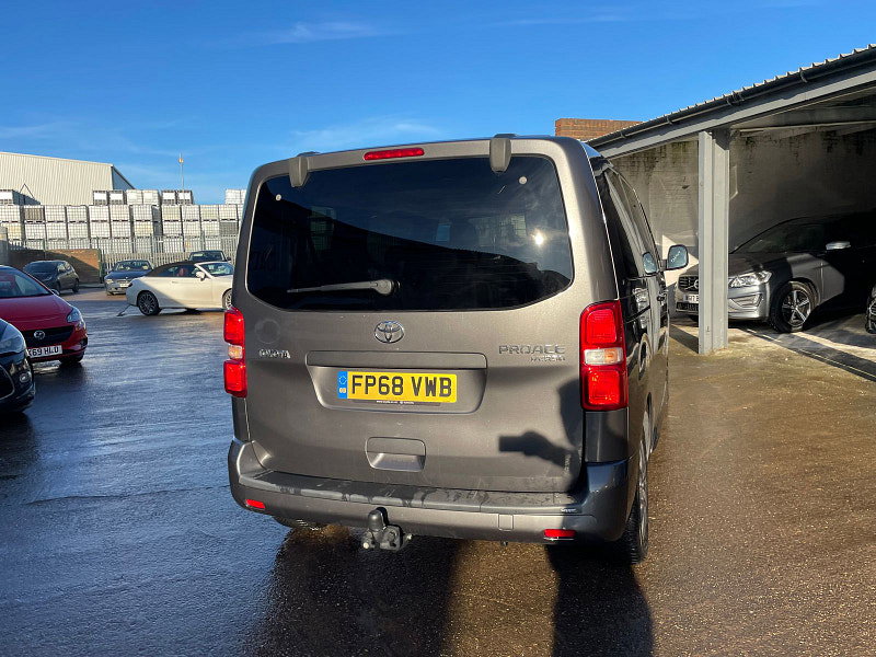 Toyota PROACE Verso 2.0D Family Medium MPV 5dr Diesel Manual MWB Euro 6 (s/s) (8 Seat) (150 ps) 5dr Manual 2026