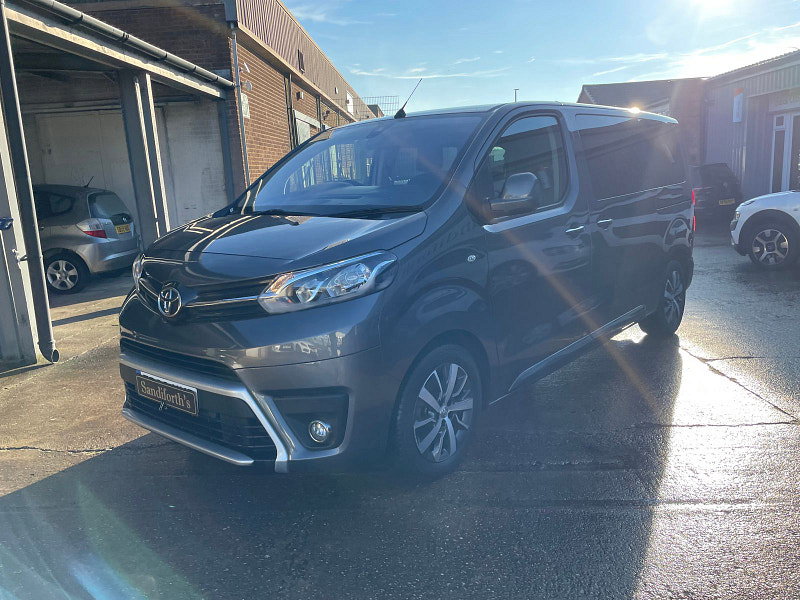 Toyota PROACE Verso 2.0D Family Medium MPV 5dr Diesel Manual MWB Euro 6 (s/s) (8 Seat) (150 ps) 5dr Manual 2026