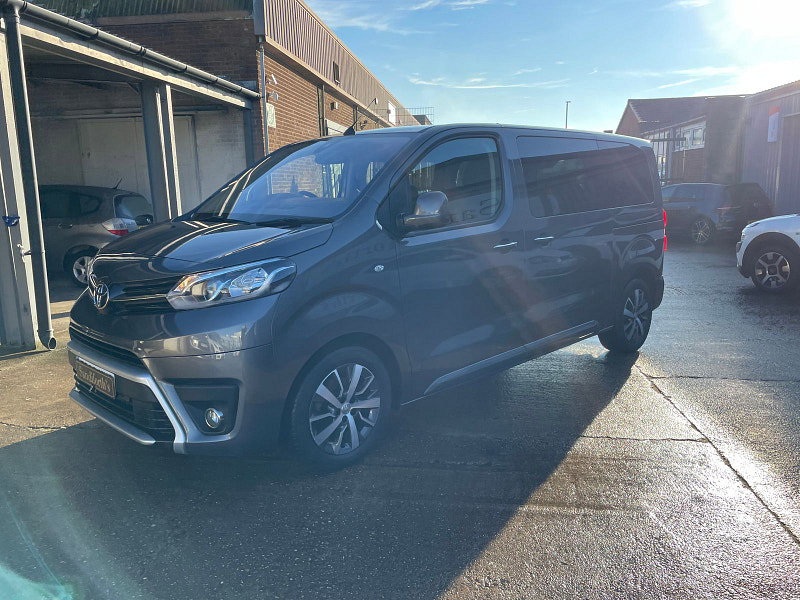 Toyota PROACE Verso 2.0D Family Medium MPV 5dr Diesel Manual MWB Euro 6 (s/s) (8 Seat) (150 ps) 5dr Manual 2026