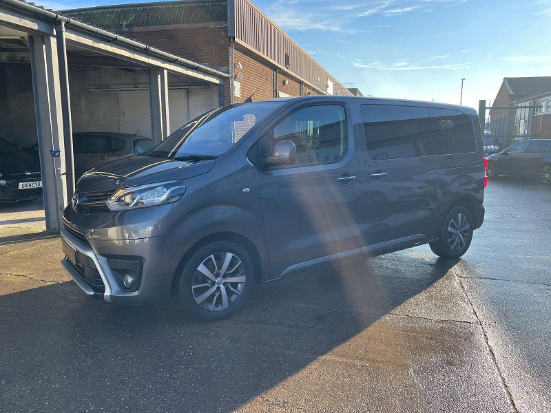 Toyota PROACE Verso 2.0D Family Medium MPV 5dr Diesel Manual MWB Euro 6 (s/s) (8 Seat) (150 ps) 5dr Manual 2026
