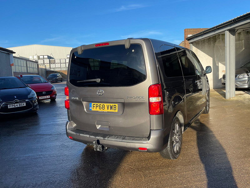 Toyota PROACE Verso 2.0D Family Medium MPV 5dr Diesel Manual MWB Euro 6 (s/s) (8 Seat) (150 ps) 5dr Manual 2026