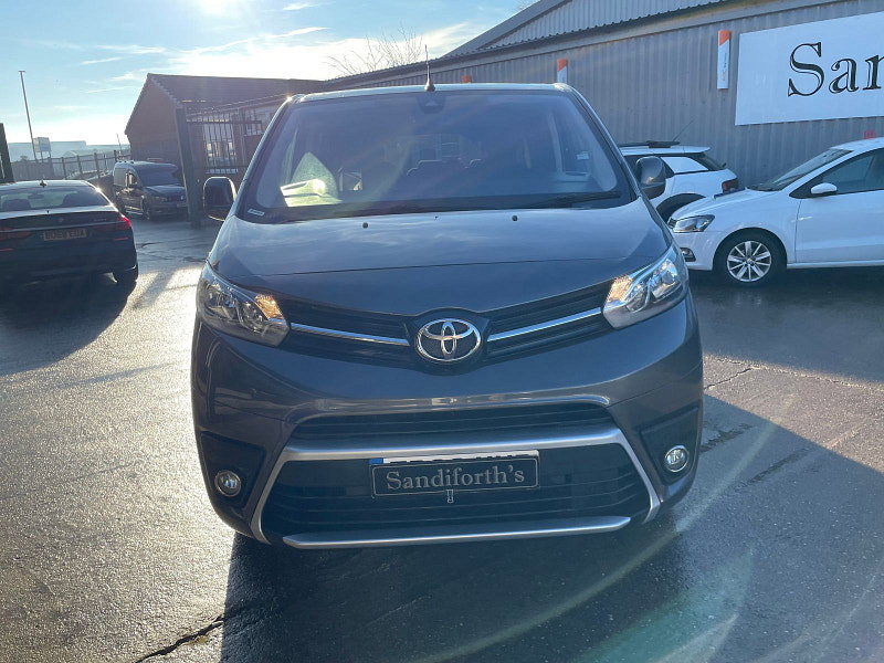Toyota PROACE Verso 2.0D Family Medium MPV 5dr Diesel Manual MWB Euro 6 (s/s) (8 Seat) (150 ps) 5dr Manual 2026