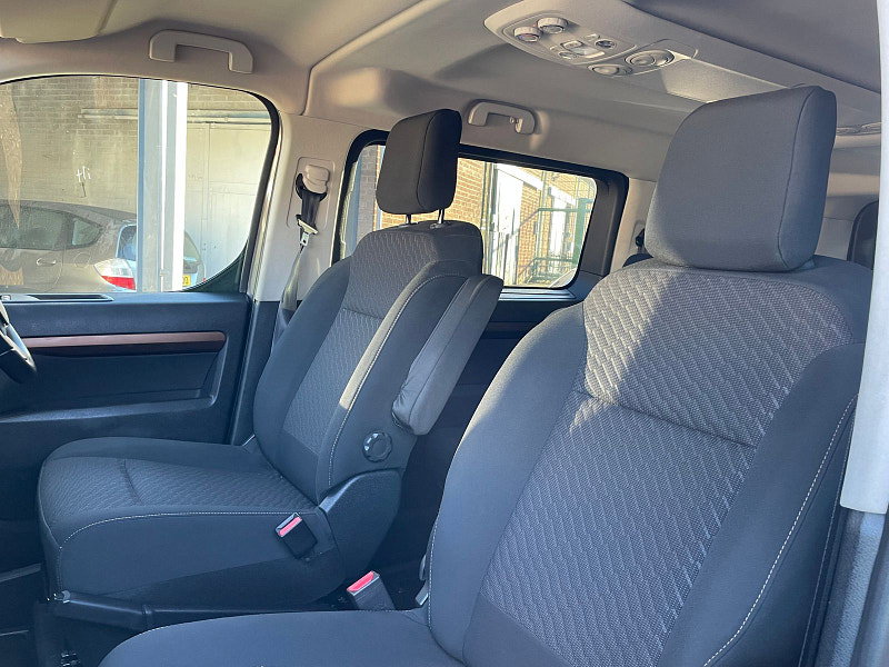 Toyota PROACE Verso 2.0D Family Medium MPV 5dr Diesel Manual MWB Euro 6 (s/s) (8 Seat) (150 ps) 5dr Manual 2026