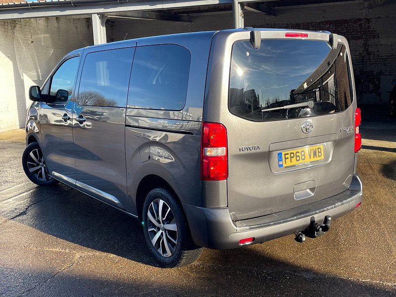 Toyota PROACE Verso 2.0D Family Medium MPV 5dr Diesel Manual MWB Euro 6 (s/s) (8 Seat) (150 ps) 5dr Manual 2026