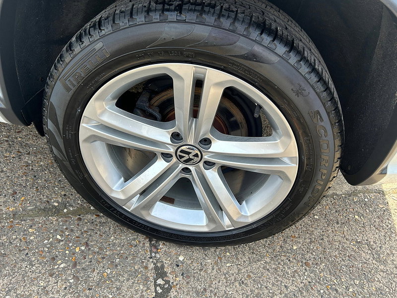 Volkswagen Tiguan 2.0 TDI BlueMotion Tech R-Line SUV 5dr Diesel DSG 4WD Euro 5 (s/s) (Nav) (140 ps) 5dr Automatic 2026