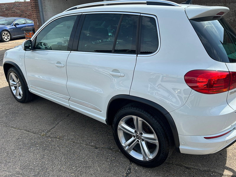 Volkswagen Tiguan 2.0 TDI BlueMotion Tech R-Line SUV 5dr Diesel DSG 4WD Euro 5 (s/s) (Nav) (140 ps) 5dr Automatic 2026
