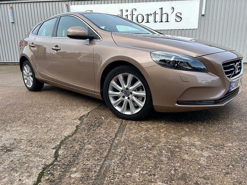 Volvo V40 2.0 D2 SE Lux Nav Hatchback 5dr Diesel Auto Euro 6 (s/s) (120 ps) 5dr Automatic 2026