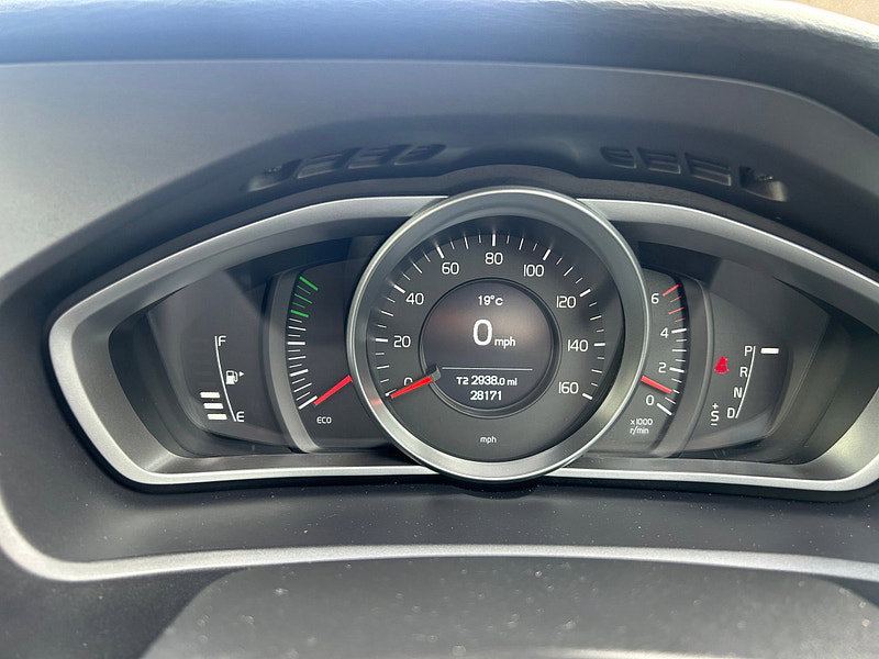 Volvo V40 2.0 D2 SE Lux Nav Hatchback 5dr Diesel Auto Euro 6 (s/s) (120 ps) 5dr Automatic 2026