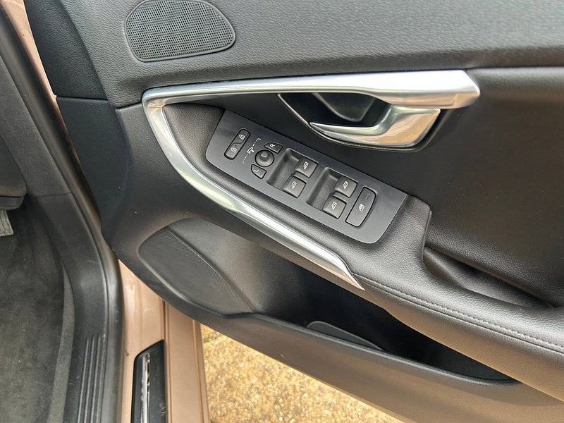 Volvo V40 2.0 D2 SE Lux Nav Hatchback 5dr Diesel Auto Euro 6 (s/s) (120 ps) 5dr Automatic 2026